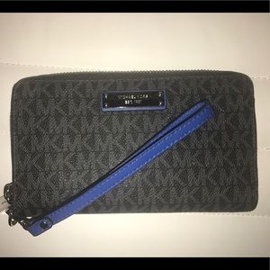 Michael Kors Wristlet Wallet